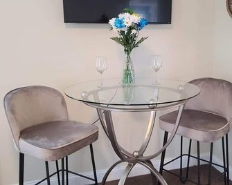 Clean, Comfy & Convenient. 1bed Village Apt by Mnr - Mount Kisco - Dining room