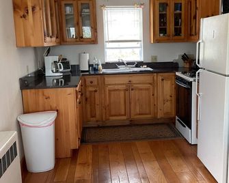 Oceanfront apartment with private beach! - Deer Isle - Cocina