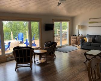 Waterfront Cottage - Tobermory - Living room