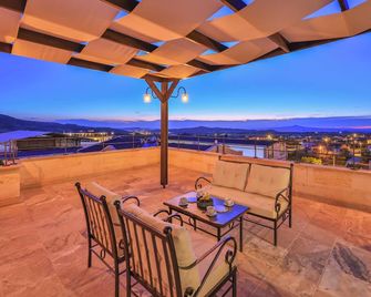 Noble Crown Stone House Cappadocia - Uchisar - Balcón