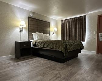 Motel In The Pines - Munds Park - Bedroom