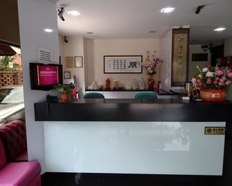 Seng Wah Hotel - Singapore - Front desk