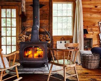 Beautifully Renovated Barn in Upstate New York - Tivoli - Living room