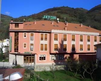 Hotel las Cruces - Belmonte - Edificio
