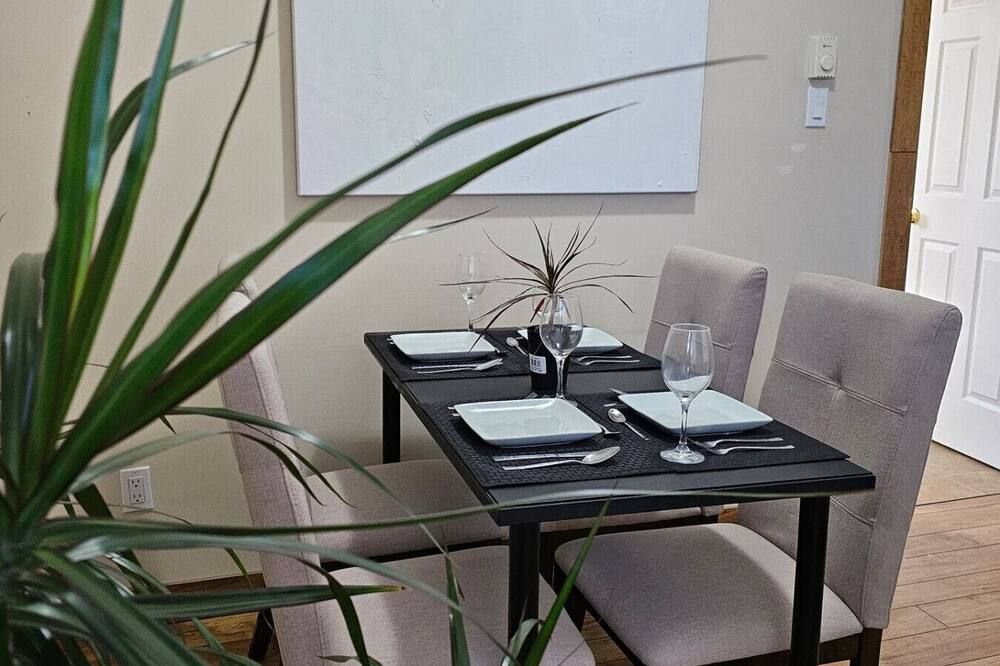 Pet Friendly, Sleeps 4, Two Beds - גרנד פולס - חדר אוכל