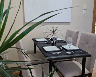 Pet Friendly, Sleeps 4, Two Beds - גרנד פולס - חדר אוכל