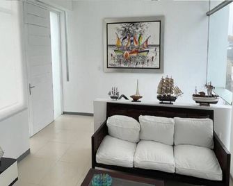 Beach House with Pool - Cerro Azul - Sala de estar