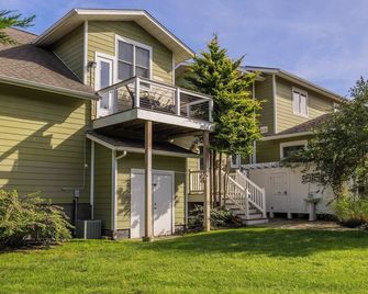 Private Lake and Hiking, The Loft at Haven - Cape May Court House - Building
