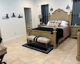 Midtown Bucs House - Tampa - Habitación