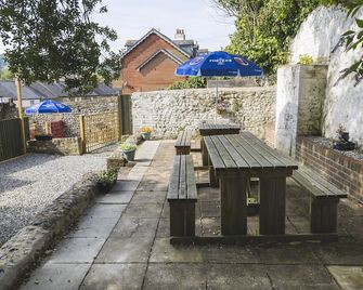 Royal Oak - River - Patio