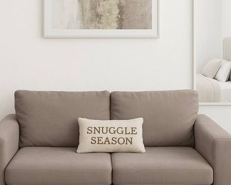 St Michaels House - Leeds - Living room