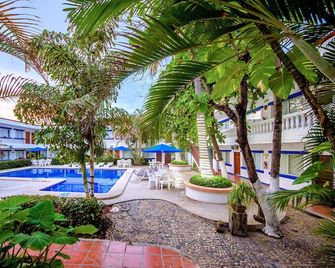 Hotel Hacienda Vallarta - Playa Las Glorias - Puerto Vallarta - Pool