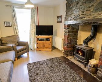 Halford Hill, Pet Friendly, With Open Fire In Llanberis - Llanberis - Living room