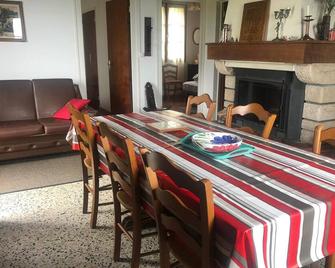 Charming mountain location - Saint-Jean-Pied-de-Port - Jídelna