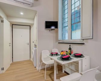 Old Town Maison - City Center - Happy Rentals - Gènova - Menjador