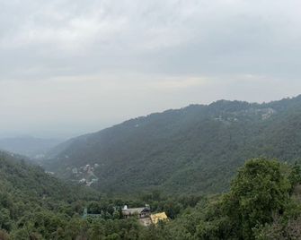 Serkong House - Dharamsala - Buiten zicht