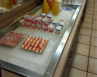 Contact Hotel Fontenay Le Comte - Fontenay-le-Comte - Buffet
