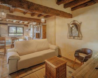 Country House 'El Campanario' with Mountain View, Private Terrace and Private Garden - Miranda de Ebro - Obývací pokoj