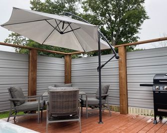 Romantic Spa Escape with Private Hot Tub Near Ottawa - Carleton Place - Innenhof