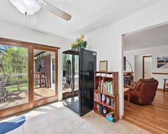 Lake Saint Louis Family Friendly Lakefront Retreat - Lake Saint Louis