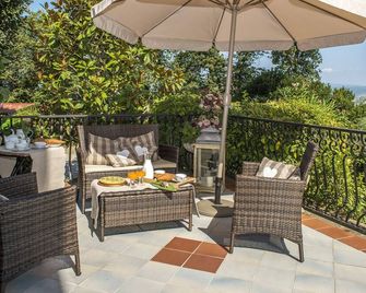 Villa Ombrosa 8, Emma Villas - Porano - Balcone