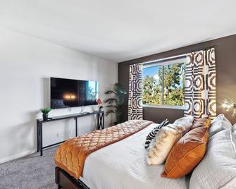 Beverly Hills Haven 2 Br Apt + Murphy Bed, Parking - Beverly Hills - Slaapkamer