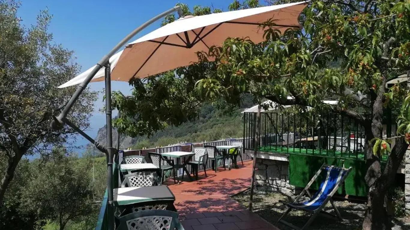 Perla Del Levante Hostel