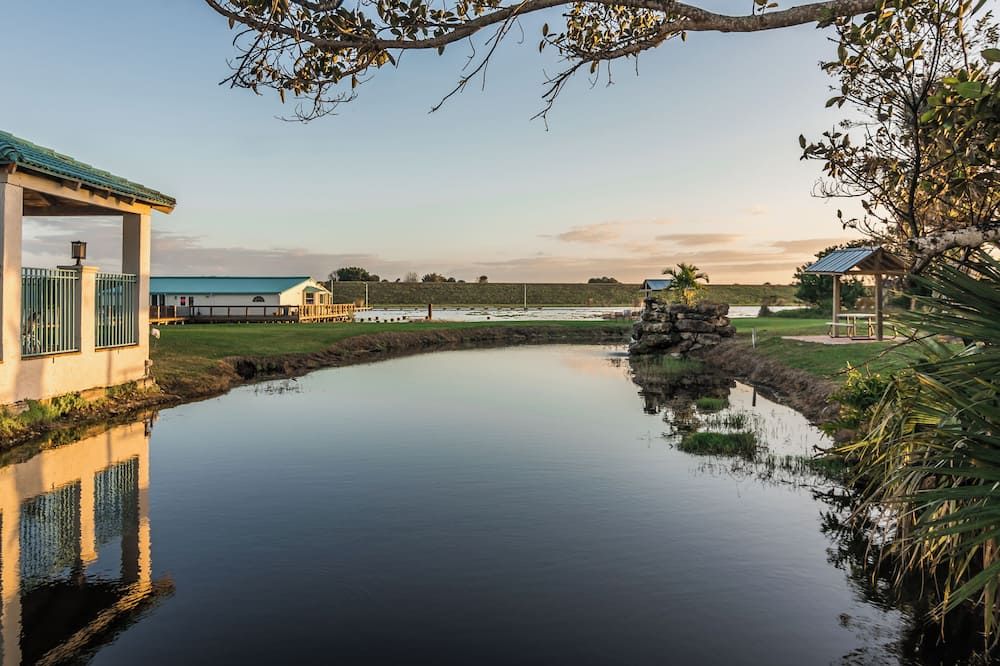 Lakeshore Resort and Marina - Okeechobee - Vista del exterior