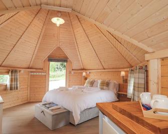Little Luxe Lodges 2, Romantic, With A Garden In Kyle Of Lochalsh - Kyle - Bedroom