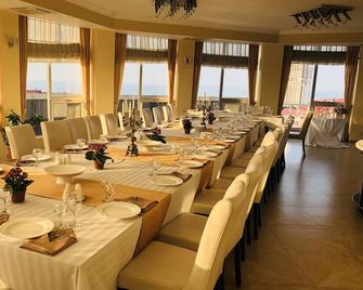 Hotel Aisi - Batum - Restaurante