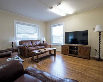Charming House Near Beaches & Olympic National Park - Forks - Wohnzimmer