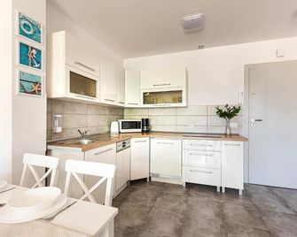 Vacationclub - Pionierów 6, Apartament 25 - Mielno - Kitchen