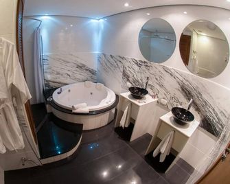 Jacques Georges Tower - Pelotas - Bagno