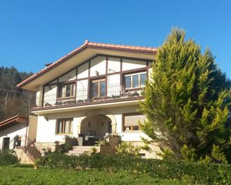 Casa Rural Ibarrondo Etxea - Mungia - Budova