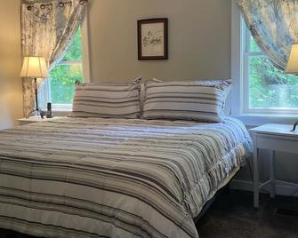 Shubert Bungalow - Seal Harbor - Bedroom