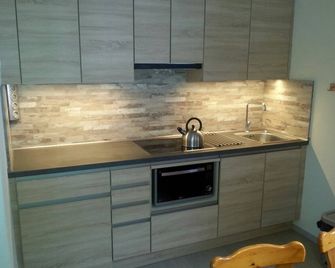 Detached chalet on the slopes and near the village, for winter sports & summer holidays - Villarodin-Bourget - Cuisine