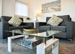 Just Stay Wales - Meridian Wharf, Marina View - 2 Bed Apartment - Swansea - Living room