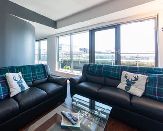 The Spires Serviced Apartments Glasgow - Glasgow - Living room