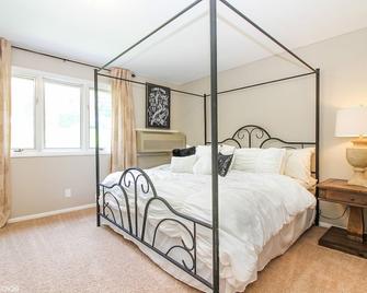 The Perfect Getaway! Ground-Level Villa at The Lodge, formerly Interlaken. - Lake Geneva - Bedroom