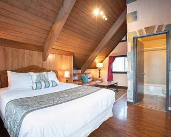 Ocean Song - Queen Studio Room at Wanderlust Inn, Pet Friendly - Ocean Shores - Habitación