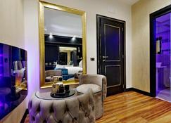 Trevi Diamond Luxury Suites & Jacuzzi - Rome - Property amenity