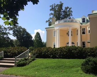 Stylish Private Suite in the heart of Brandywine Valley - Wilmington - Building