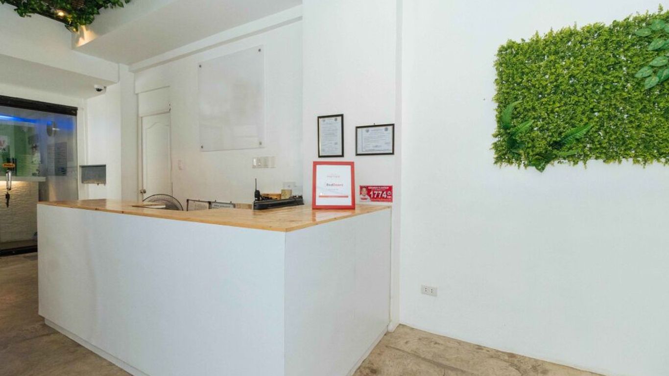 RedDoorz Plus at Boni Avenue Mandaluyong