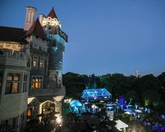 스타일리시한 현대적인 가족 스위트, 파티오 있음 - 토론토