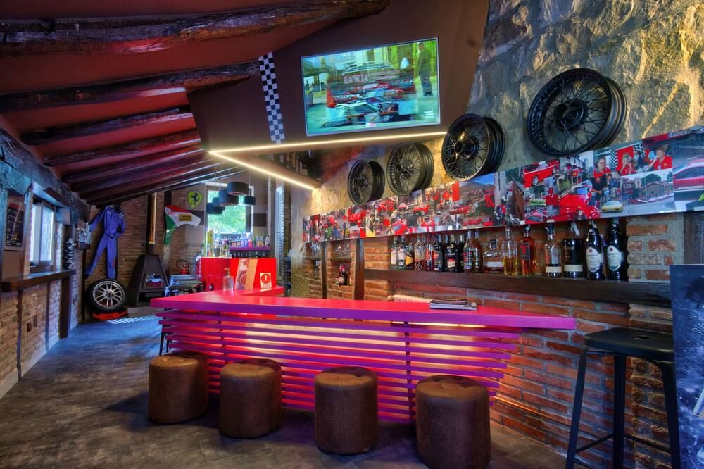 كوستا إزميرالدا سويتس