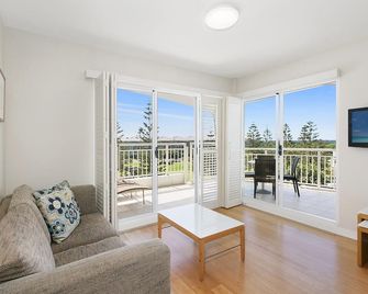 Mantra on Salt Beach - Oceanview Apartment by uHoliday - 2BR, 1BR and Hotel Room configurations available - Kingscliff - Living room