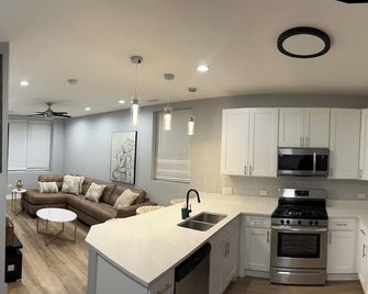 Breeze of Bronzeville Chicago: 3 bedroom 2 bath 9 mins from downtown chicago - שיקאגו - מטבח