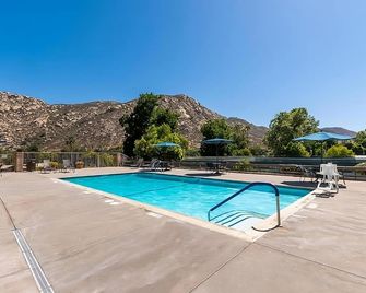 Enjoy a Hassle-Free Stay! 3 Convenient Units w/ Full Kitchen | Pool | Parking - Ramona - Pool