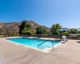 Enjoy a Hassle-Free Stay! 3 Convenient Units w/ Full Kitchen | Pool | Parking - Ramona - Pool