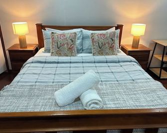 Studio Apartment In Hervey Bay Qld - توركي - غرفة نوم